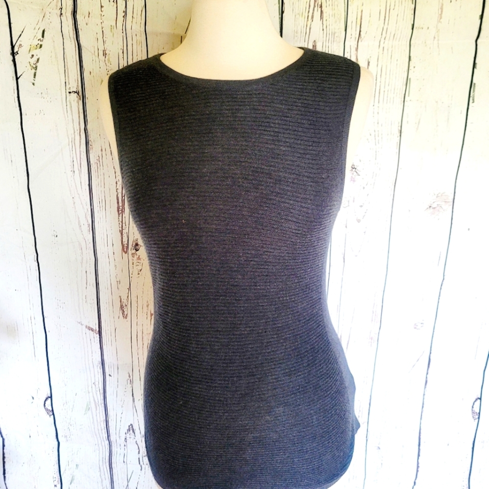 Dana Buchman gray knit shell top Size Small